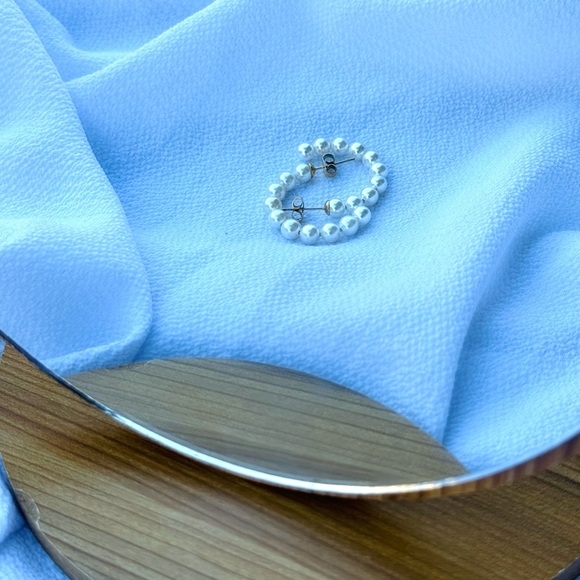 New- 18k Gold Plated earrings - Picture 3 of 3